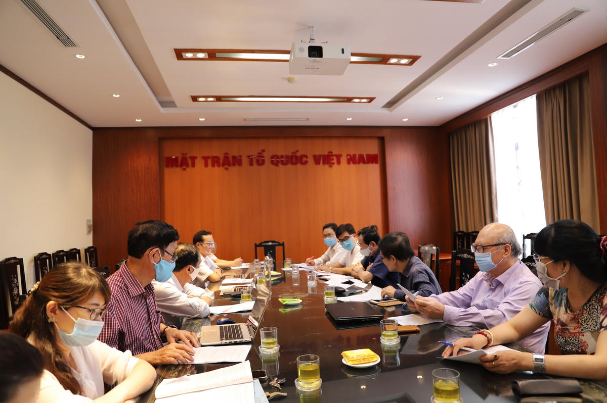 Quang cảnh buổi góp ý.