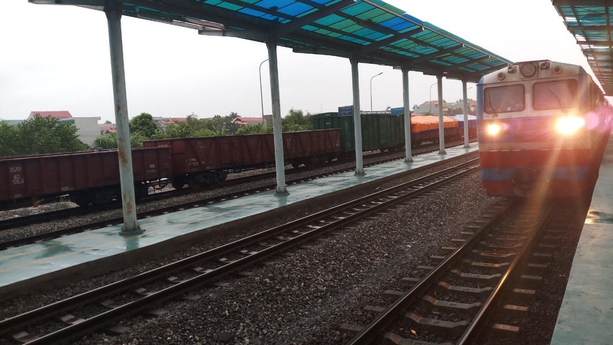 Chuyến tàu đưa 568 công dân về Ninh Bình lúc 6h30'.