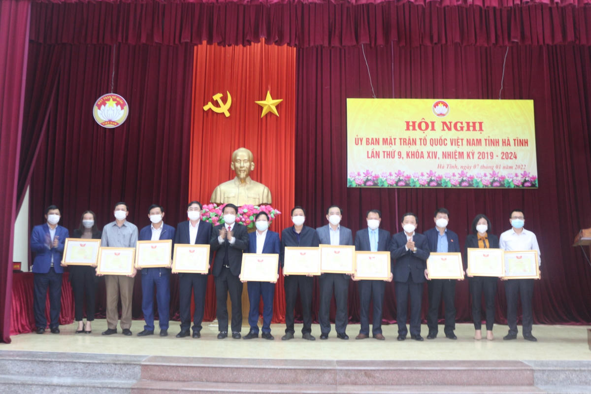 3 tập thể, 10 cá nhân nhận được bằng khen của UBTƯ MTTQ Việt Nam.