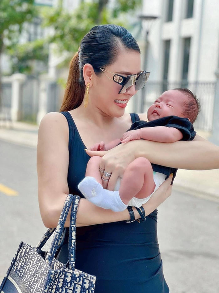 Quế Vân một mình sinh con vì bạn trai chối bỏ.