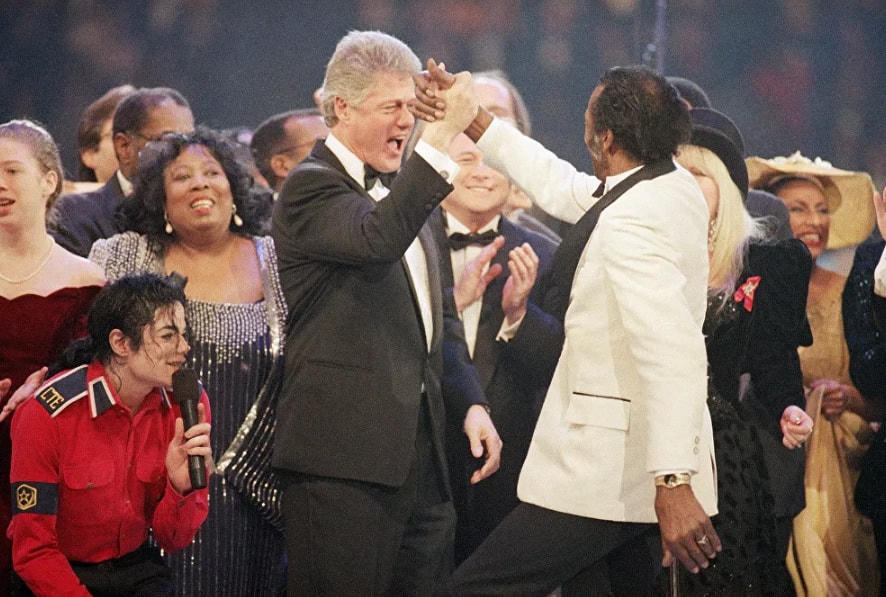 Tổng thống Bill Clinton ăn mừng trong đêm Gala của Tổng thống ở Maryland, ngày 19/1/1993.