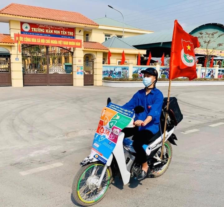 Hàng ngày, Đoàn Thanh niên phường Yên Thọ, thị xã Đông Triều (Quảng Ninh)  tổ chức tuyên truyền bằng loa lưu động hướng dẫn nhân dân thực hiện Thông điệp 5K trong các khu dân cư.
