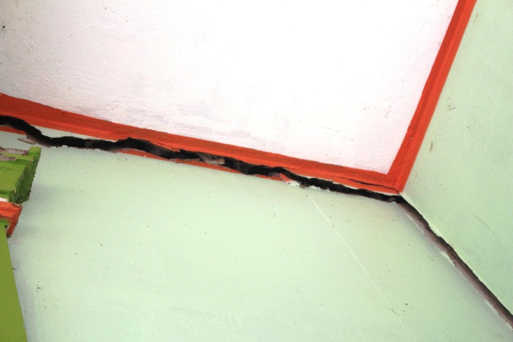 Bất an bên mỏ đá