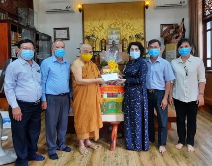 Đoàn thăm Hòa thượng Thích Giác Toàn, Phó Chủ tịch Hội đồng Trị sự GHPG Việt Nam.