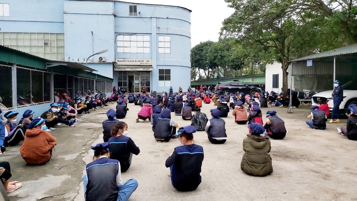 Riêng 2 nội dung là tăng lương và phụ cấp thâm niên, lãnh đạo Công ty Em-Tech Nghệ An cho rằng phải có ý kiến từ công ty mẹ từ Hàn Quốc mới có câu trả lời.
