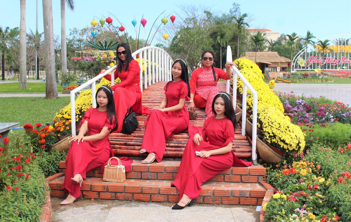 Những cô gái trẻ và mùa xuân.