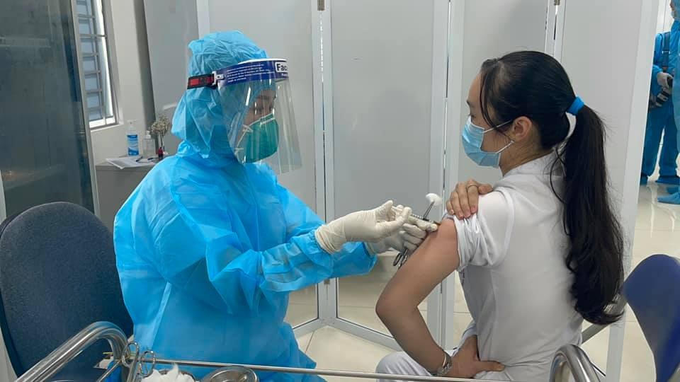 Những mũi tiêm vaccine phòng Covid-19 đầu tiên tại Hà Nội