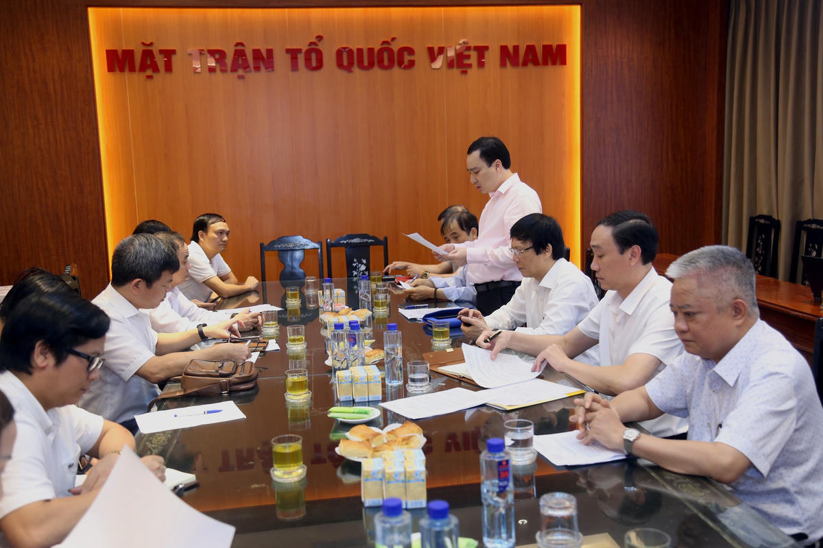 Ông Vũ Văn Tiến, Trưởng ban Tuyên giáo UBTƯ MTTQ Việt Nam phát biểu tại cuộc họp. Ảnh: Kỳ Anh.