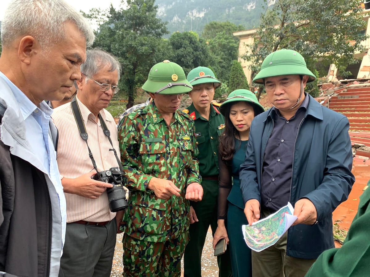 Thứ trưởng Lê Quang Hùng khảo sát tại Đồn biên phòng cửa khẩu quốc tế Cha Lo.