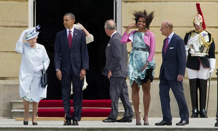 Nữ hoàng Anh Elizabeth II, cựu Tổng thống Hoa Kỳ Barack Obama, cựu Đệ nhất phu nhân Hoa Kỳ Michelle Obama và Hoàng tử Philip, Công tước xứ Edinburgh tại Cung điện Buckingham, Luân Đôn, năm 2011.