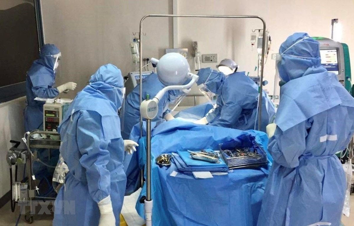 Nỗ lực chăm sóc bệnh nhân Covid-19 tại TP HCM.