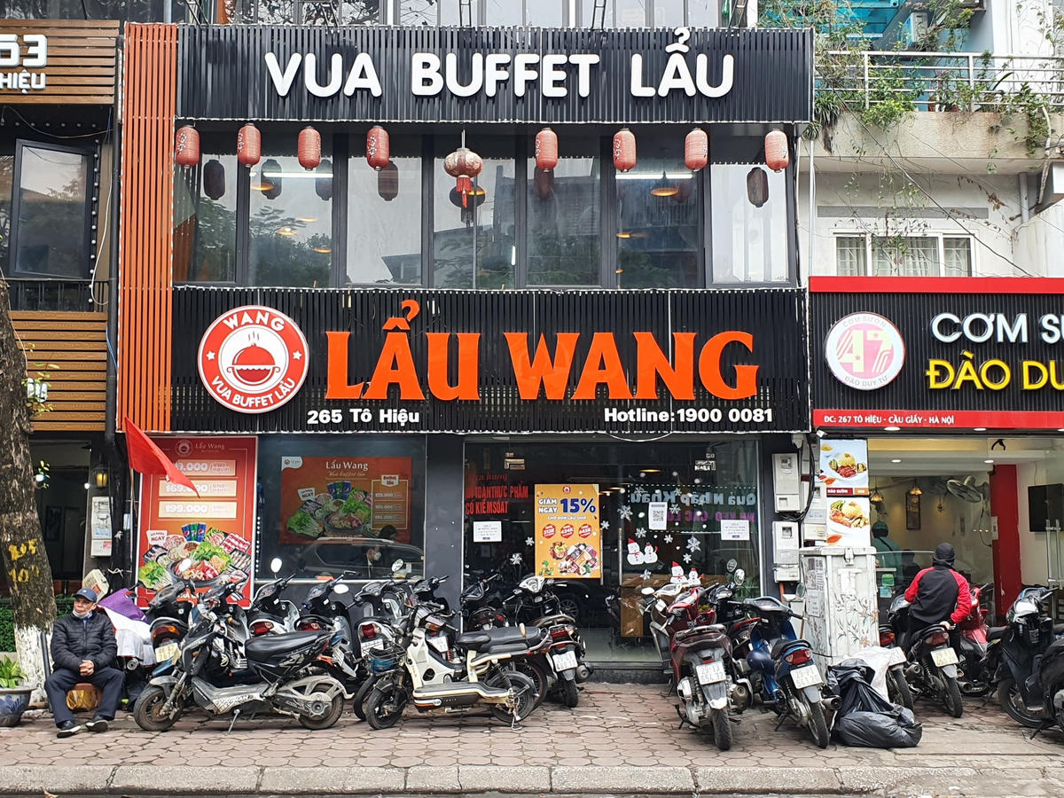 Cũng theo ghi nhận, các nhà hàng lẩu, nướng cũng có số lượng khách tăng đột biến những ngày này. 