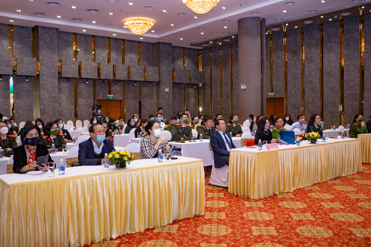 Đại biểu tới tham dự "Lễ tổng kết và trao giải Liên hoan Cán bộ thư viện tuyên truyền giới thiệu sách".