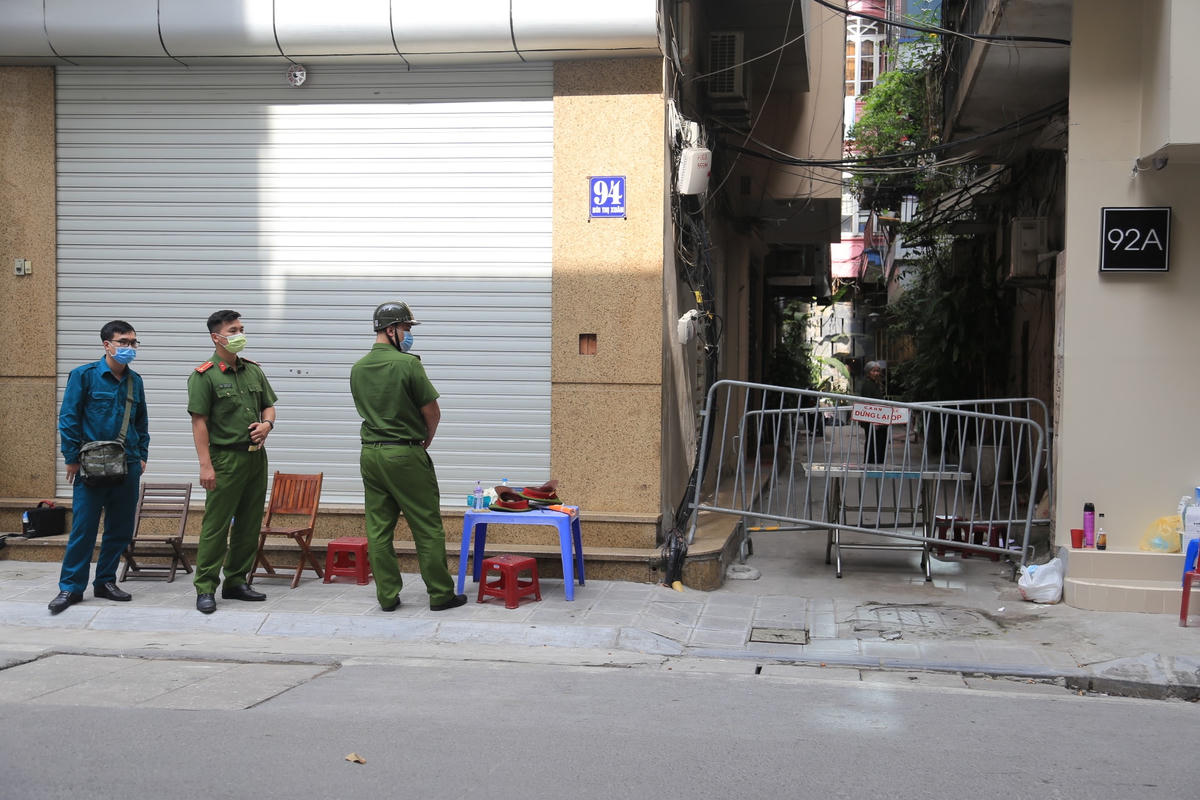 UBND phường Nguyễn Du đã cách ly y tế toàn bộ các hộ dân thuộc số nhà 94 phố Bùi Thị Xuân.