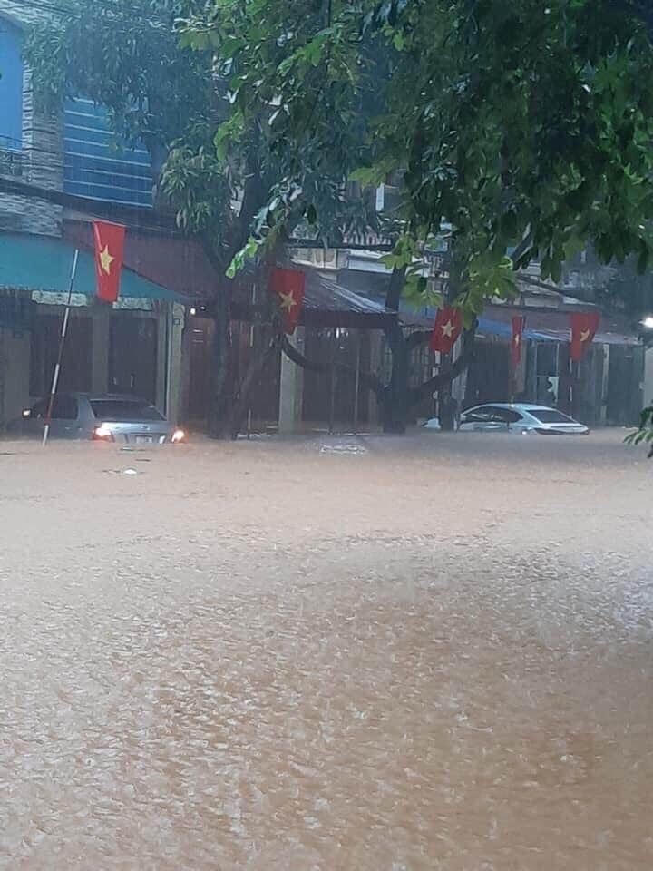 [VIDEO] Mưa lớn và lũ ống gây ngập lụt tại Hà Giang
