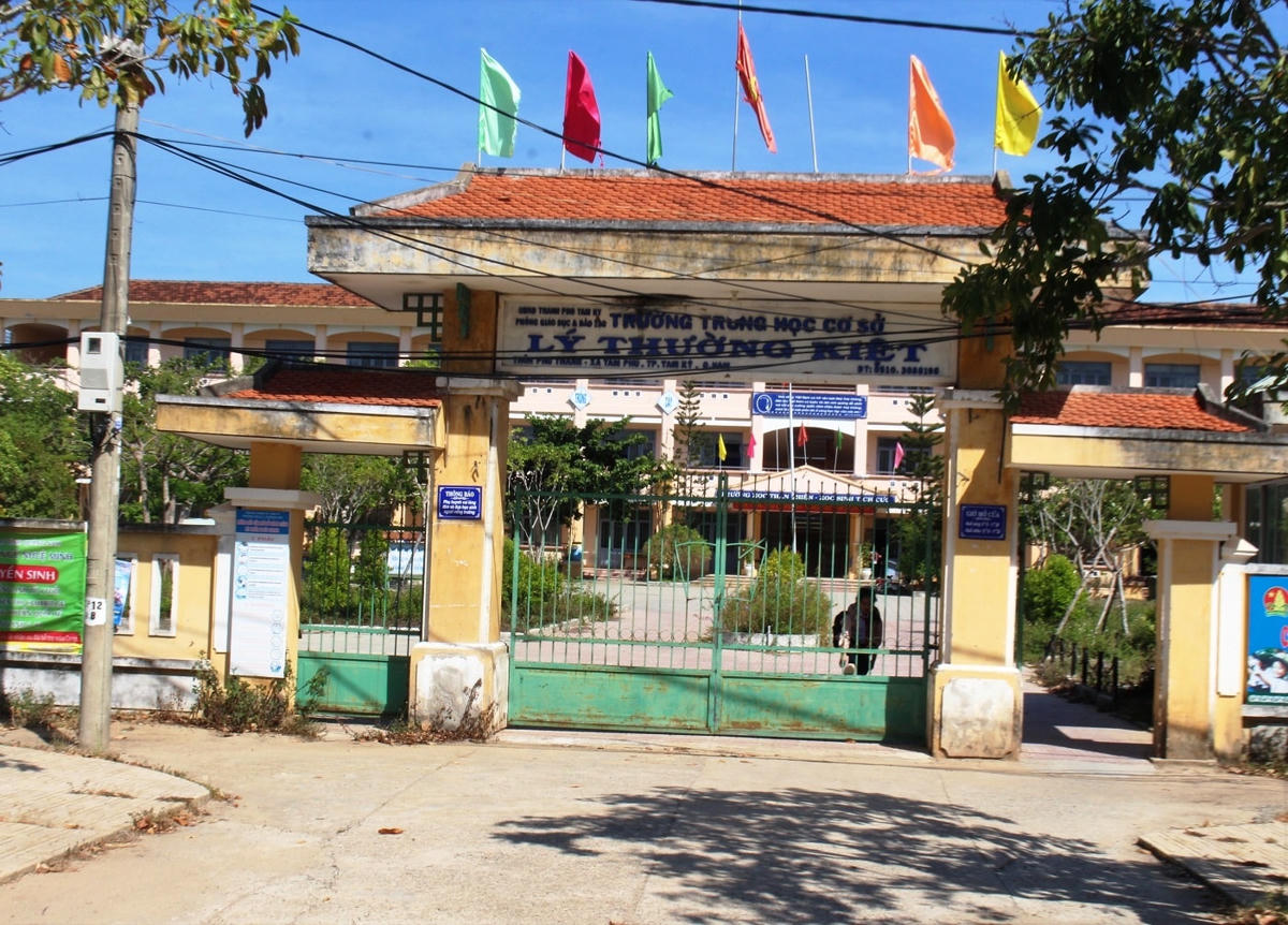 Trường Lý Thường Kiệt, xã Tam Phú phát hiện ca mắc Covid-19. 