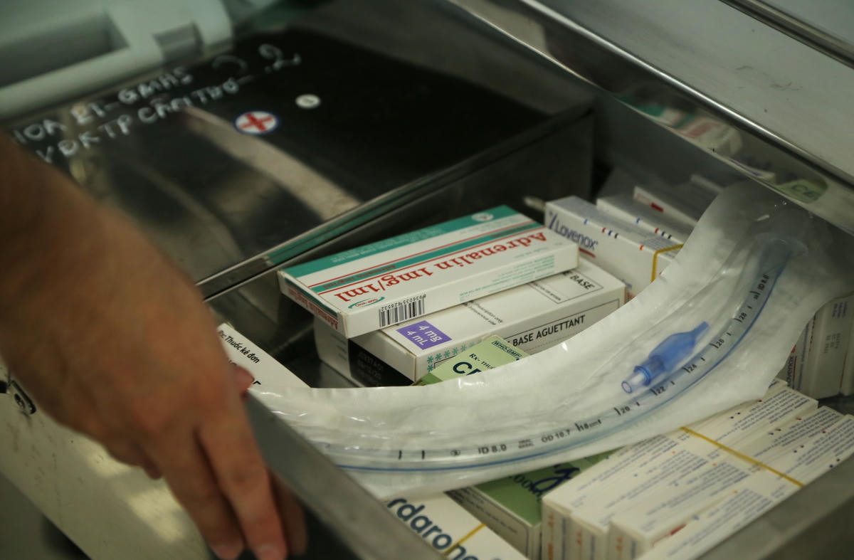 Trước khi đón bệnh nhân Covid-19, Bệnh viện dã chiến số 1 chuẩn bị đầy đủ thuốc điều trị.  