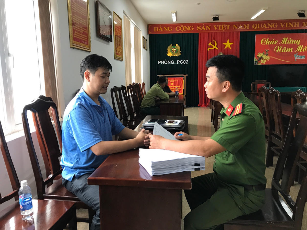 Lực lượng Công an đang làm việc với đối tượng liên quan đến vụ án.