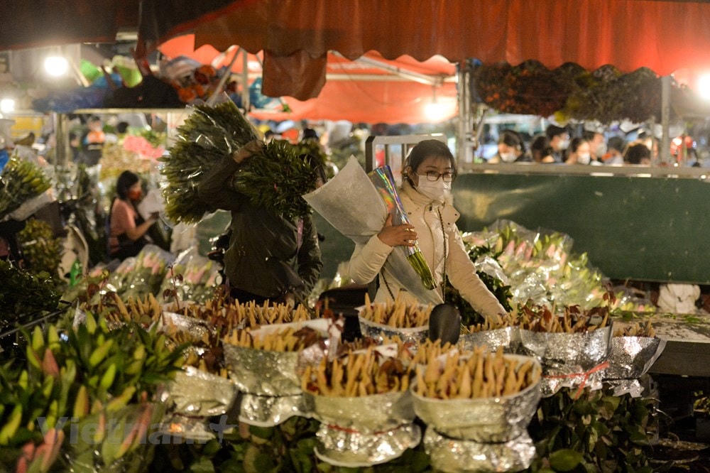 Cảnh nhộn nhịp ở chợ hoa lớn nhất Thủ đô trước ngày 8/3