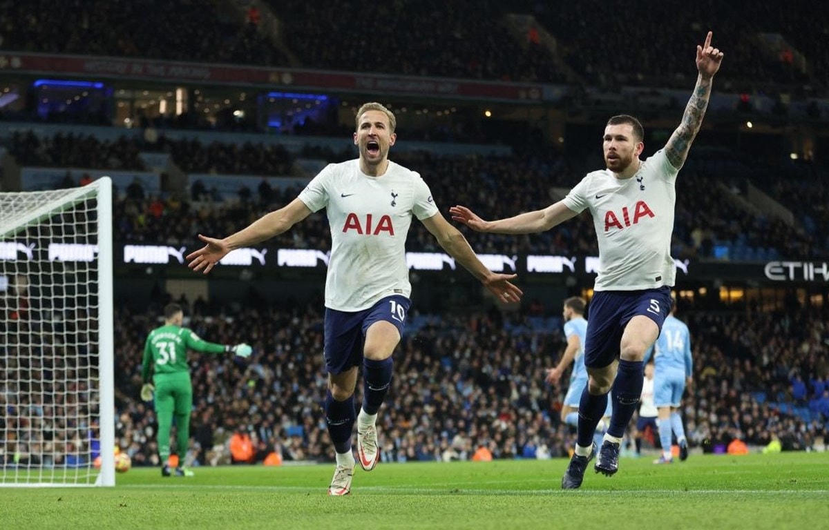 Kane lập cú đúp giúp Tottenham đánh bại Manchester City. Nguồn: Getty Images.  
