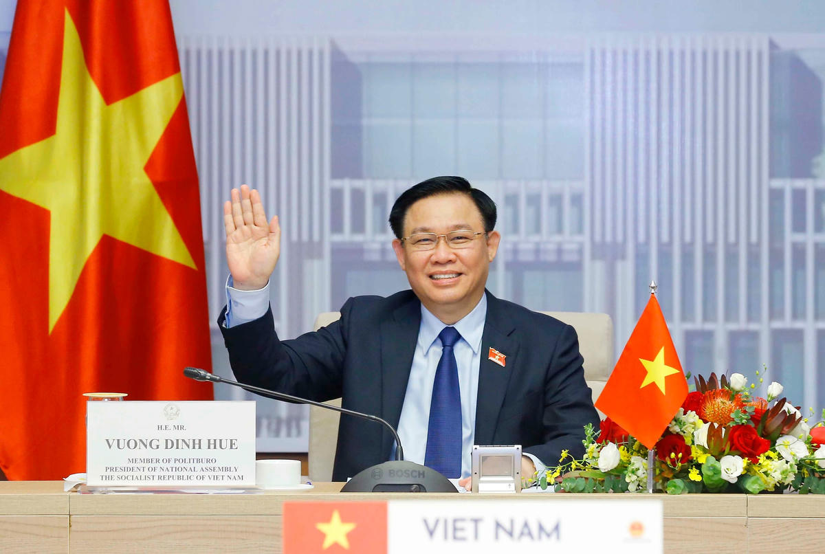 Chủ tịch Quốc hội Vương Đình Huệ tại hội đàm.