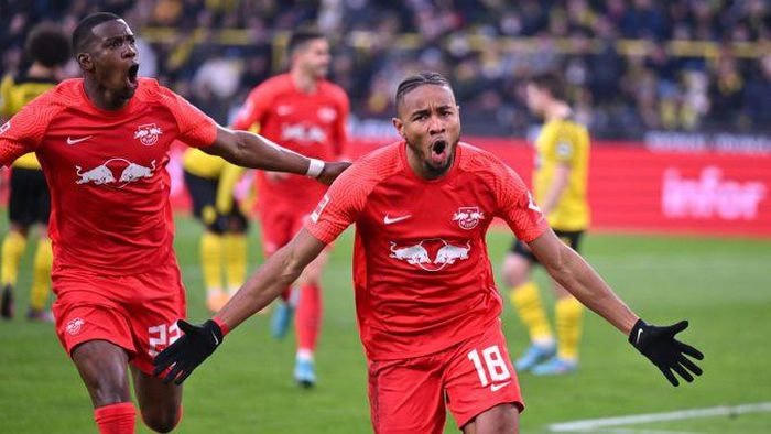 Nkunku (số 18) ghi dấu giày ở ba bàn của Leipzig. Ảnh: Bulinews.