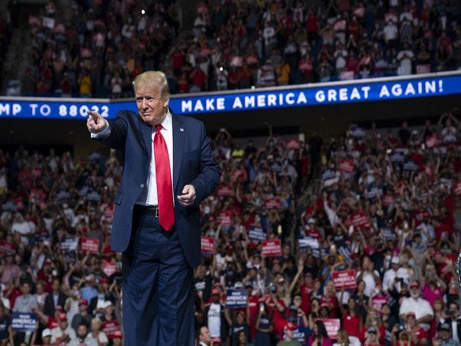 Tổng thống Mỹ Donald Trump trong buổi gặp gỡ người ủng hộ mình tại thành phố Tulsa, bang Oklahoma (tối ngày 20/6). Ảnh: AP.