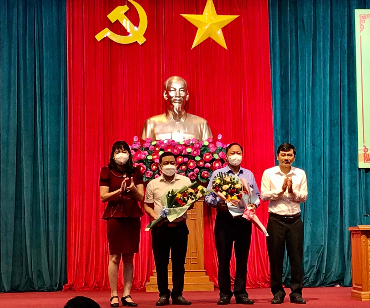  Ủy ban MTTQ Việt Nam tỉnh Bình Định, tặng hoa chúc mừng 2 vị Ủy viên Ủy ban MTTQ Việt Nam tỉnh Bình Định khóa 11, nhiệm kỳ 2019-2024 vừa được hiệp thương.
