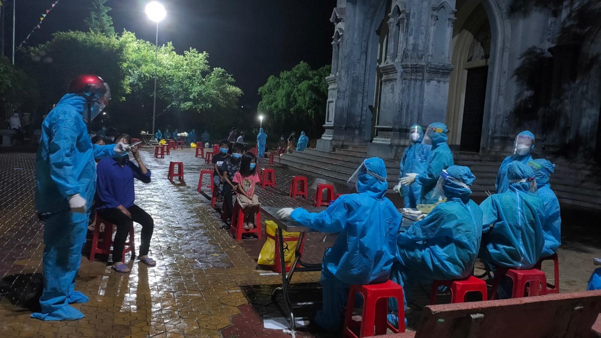 Những hình ảnh xúc động nơi 'tâm dịch' Hà Tĩnh