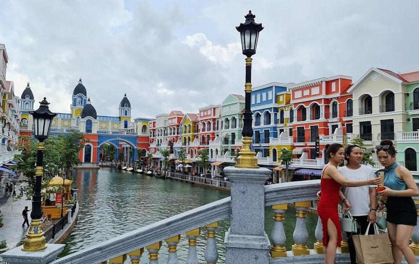 Với hệ cơ sở hạ tầng du lịch đồng bộ, Phú Quốc hứa hẹn là điểm đến hấp dẫn về việc thí điểm đón khách du lịch quốc tế