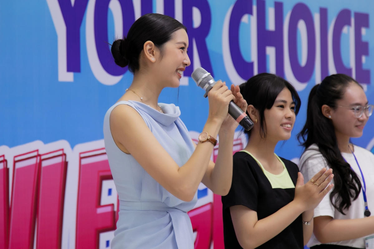 Thúy Vân gởi lời động viên các sĩ tử 2k3.