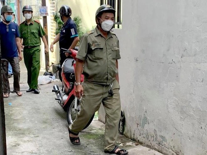Lực lượng chức năng có mặt tại nơi xảy ra vụ việc (Ảnh: Hoàng Thuận).