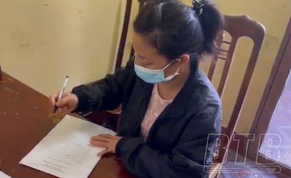 Thủy sau khi bị bắt. Ảnh: Báo Thái Bình.
