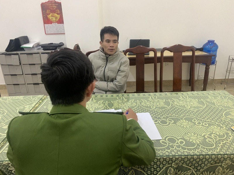 Đối tượng Vũ Văn Đức tại cơ quan công an. Ảnh: Công an cung cấp.