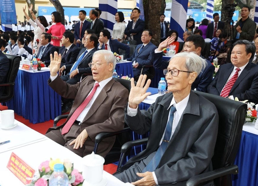 Tổng Bí thư dự kỷ niệm 70 năm thành lập Trường THPT Nguyễn Gia Thiều