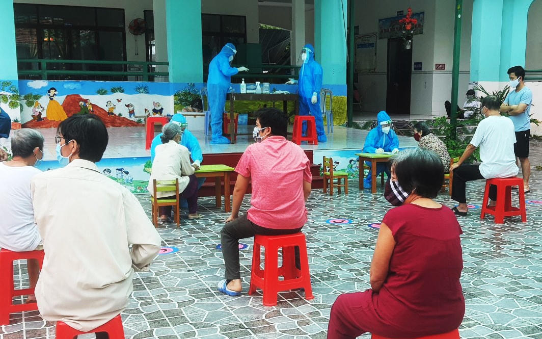 Phát hiện F0 trong cộng đồng, test nhanh toàn TP Bạc Liêu