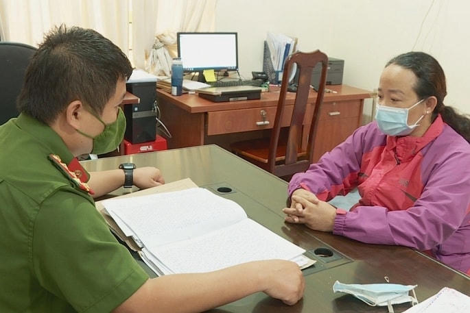Bà Trần Thị T. atij cơ quan công an.