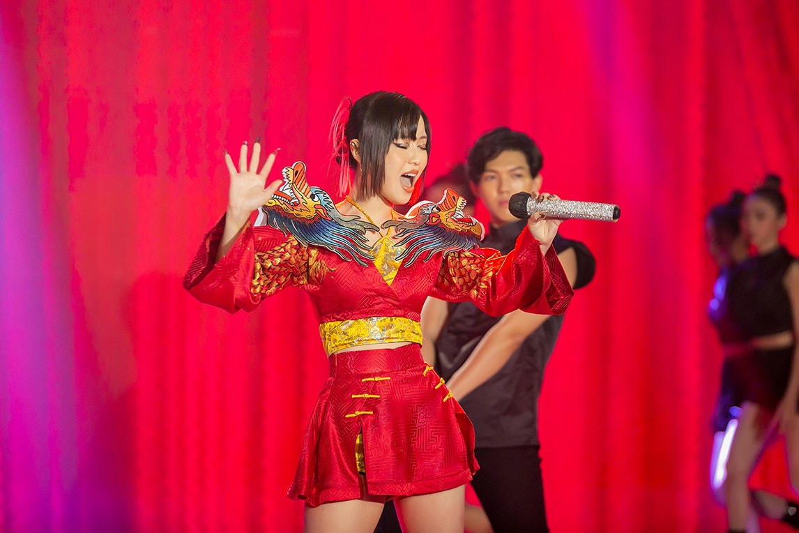 Han Sara thể hiện khả năng bắn Rap flow siêu nhanh.