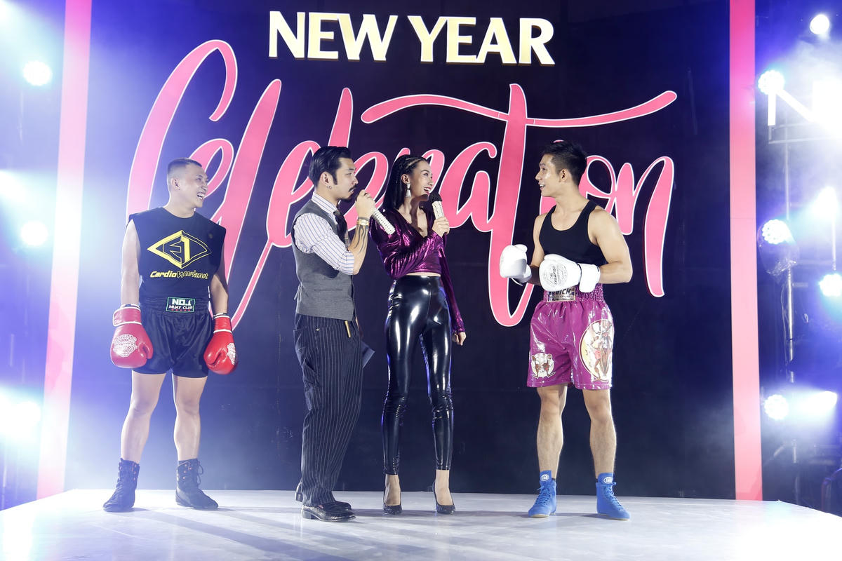 Người mẫu Hùng Phạm (quần tím) Rất vui vì được đánh với động viên chuyên nghiệp.