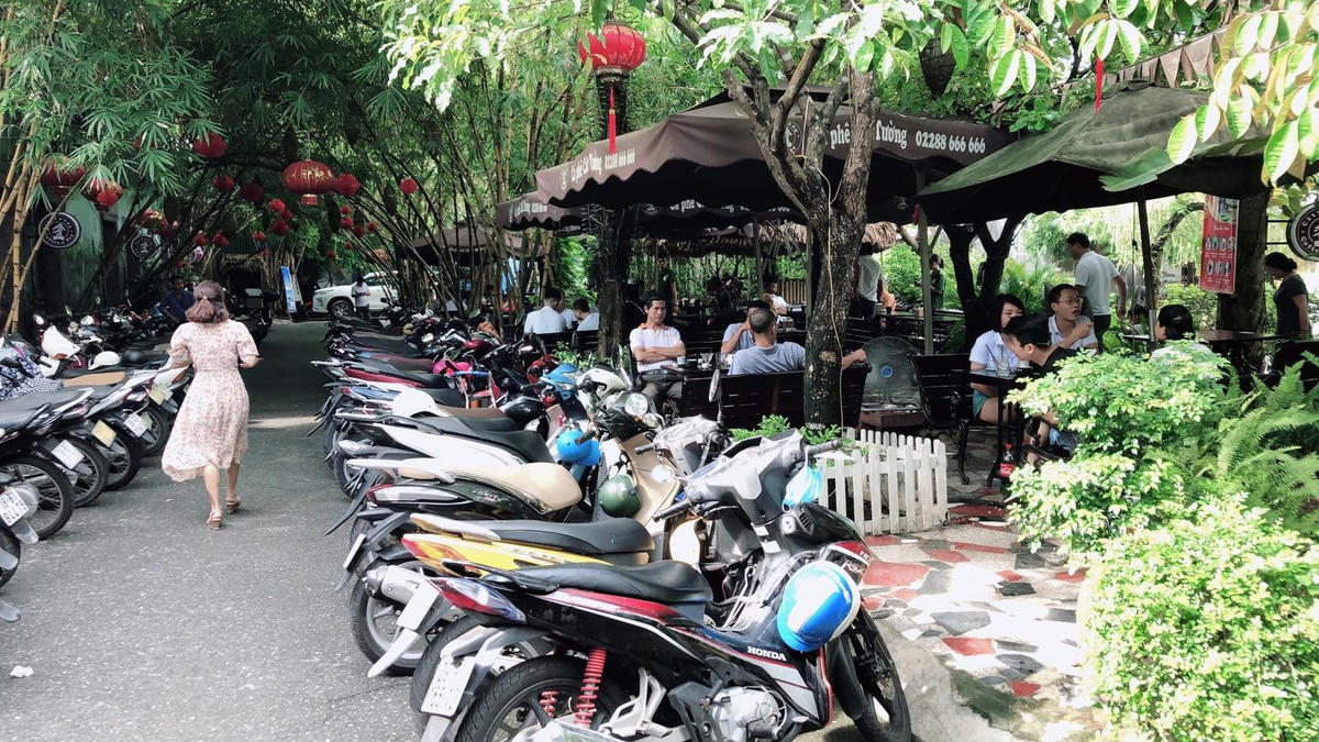 Hàng ăn, quán cafe được chính quyền Nam Định cho hoạt động lại với 50% công suất.
