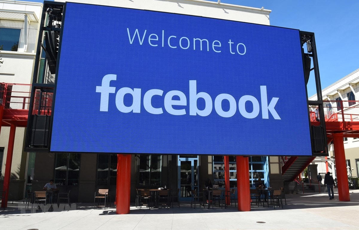 Biểu tượng của facebook tại Menlo Park, California, Mỹ. Ảnh: AFP/TTXVN.  