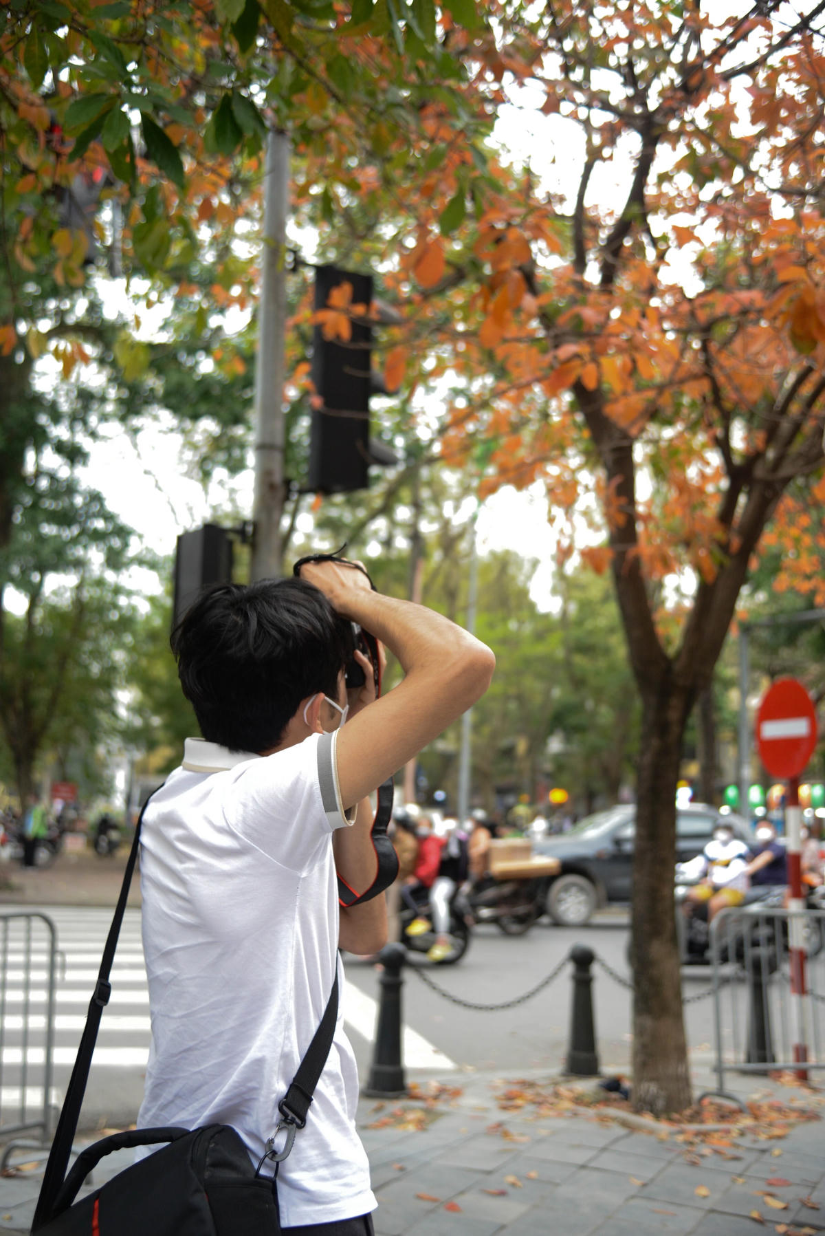   Bạn Sơn Dương, sinh viên Đại học Thuỷ Lợi chia sẻ: Năm nay là năm đầu tiên em lên Hà Nội học, em thấy rất bất ngờ khi Hà Nội đẹp hơn nhiều so với những gì em tưởng tượng’’.
