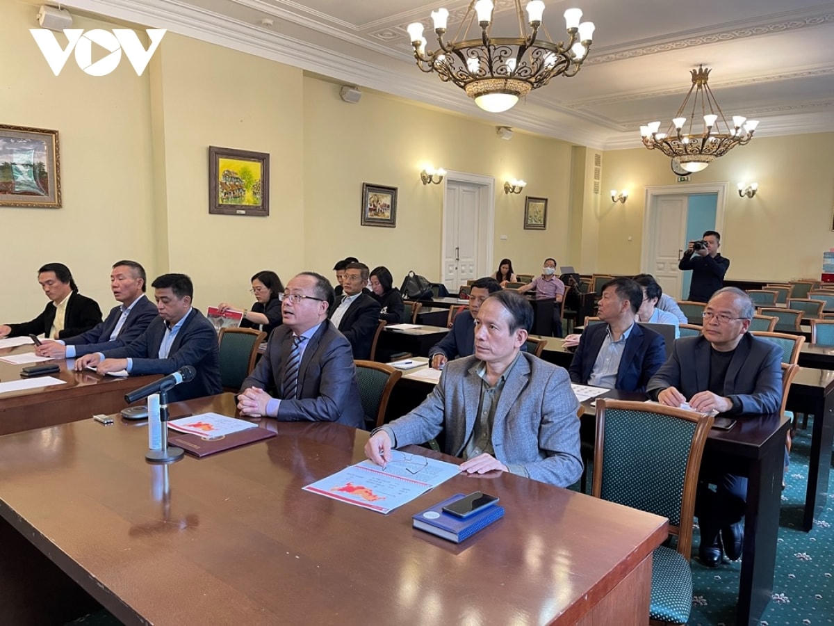 Buổi họp tổng kết dự án “Đồng lòng Việt Nam” hôm 30/8 tại trụ sở Đại sứ quán Việt Nam tại Liên bang Nga. Nguồn: VOV.