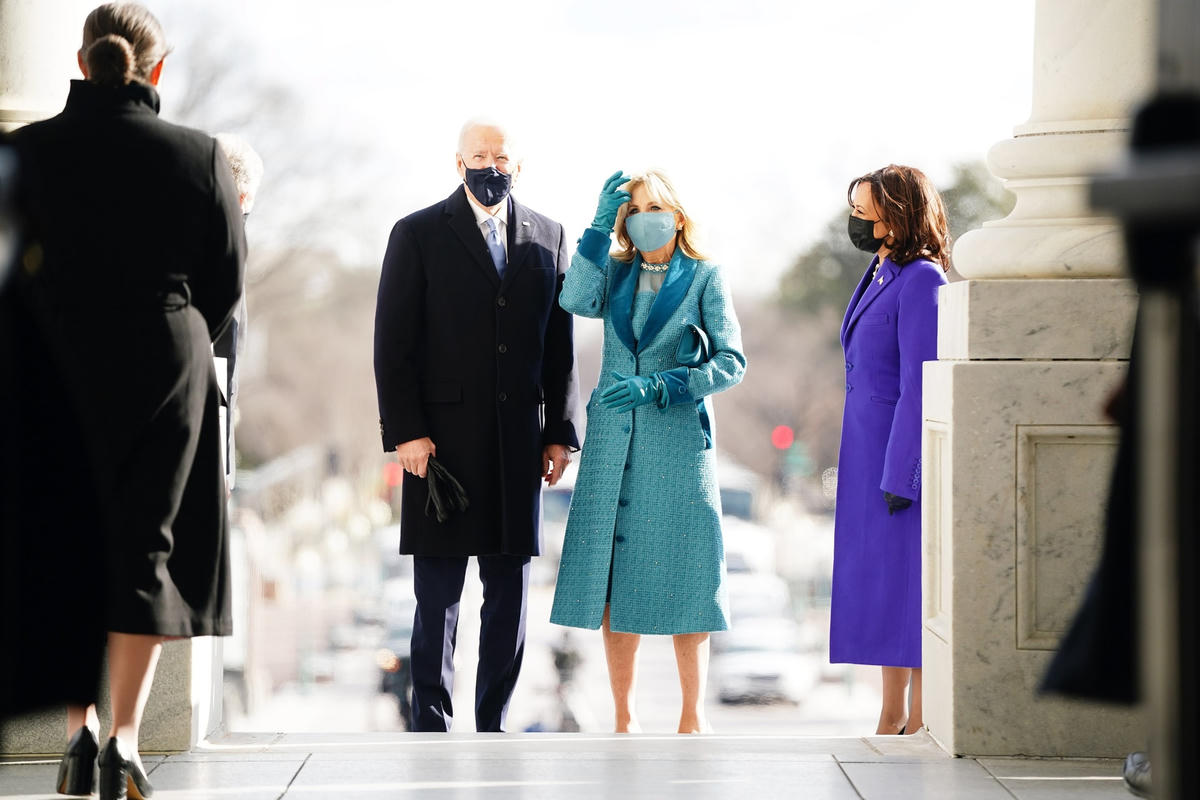 Tổng thống Joe Biden, Đệ nhất phu nhân Jill Biden và Phó Tổng thống Kamala Harris từ trái sang phải. Ảnh: CNN.