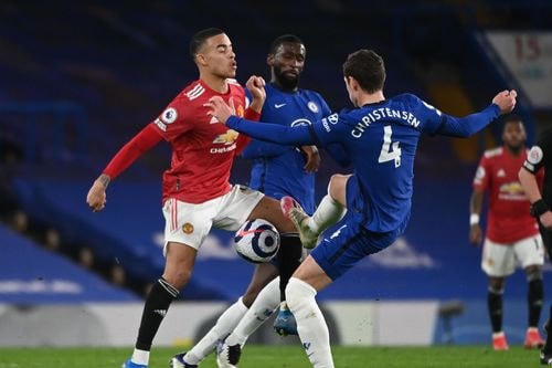 Pha phạm lỗi của hậu vệ người Đan Mạch Greenwood.