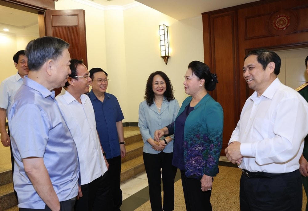 Bà Nguyễn Thị Kim Ngân, Ủy viên Bộ Chính trị, Chủ tịch Quốc hội với các đại biểu dự cuộc làm việc của Bộ Chính trị với Ban Thường vụ Tỉnh uỷ Lạng Sơn. (Ảnh: Trọng Đức/TTXVN).