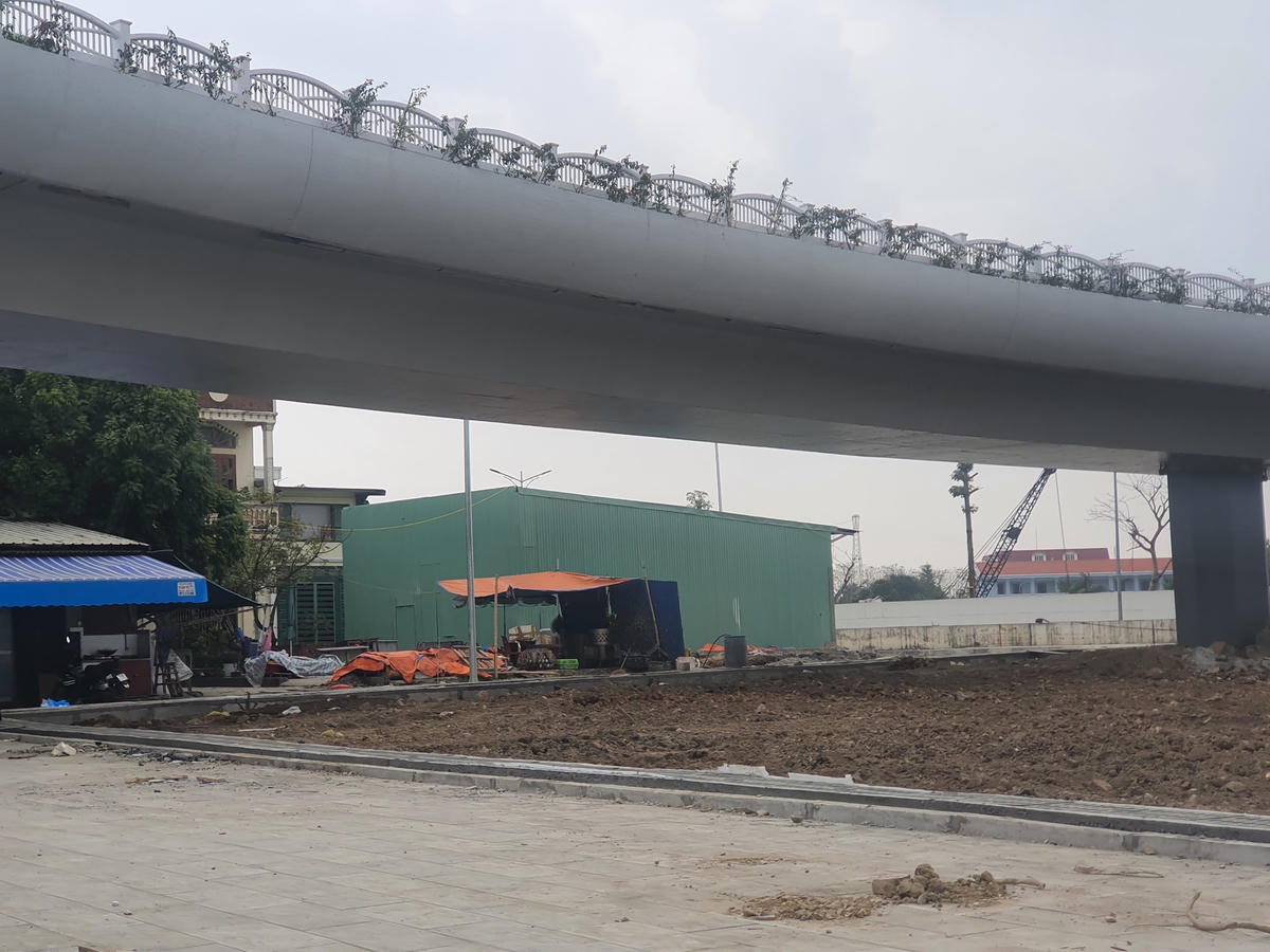 Khu vực xảy ra vụ dùng “hàng nóng” tấn công người sử dụng đất.