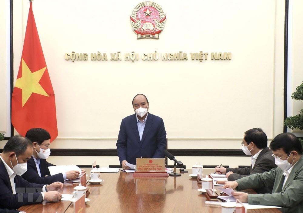 Chủ tịch nước Nguyễn Xuân Phúc chủ trì họp về công tác đưa công dân Việt Nam từ Ukraine về nước. (Ảnh: Lâm Khánh/TTXVN).
