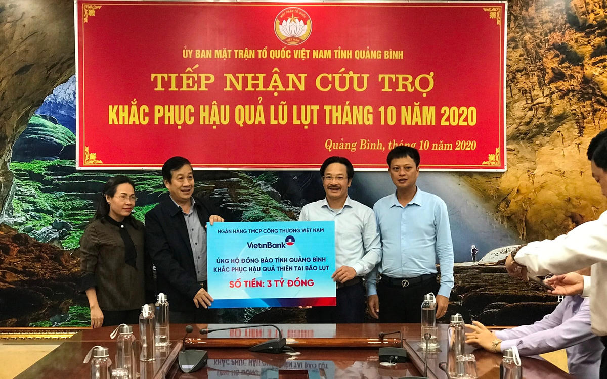 VietinBank hỗ trợ người dân vùng lũ Quảng Bình 3 tỷ đồng để sớm ổn định cuộc sống.