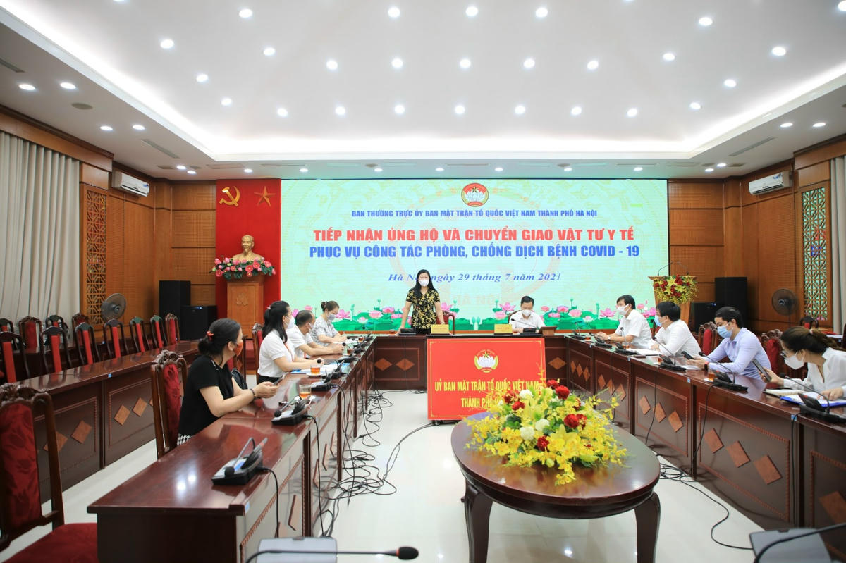 Quang cảnh buổi tiếp nhận. 